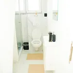 Modern 1br & 1lr Apartment, 10 Min Walk To Center
